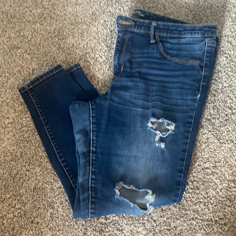 Mossimo mid-rise distressed jegging